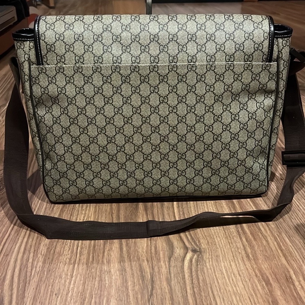 A407- 💯 % authentic Gucci crossbody bag - Picture 6 of 16